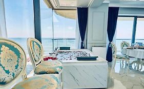 Luxury By The Sea, Mamaia